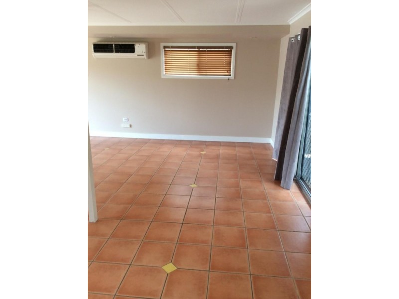 17 Paradise Street, Point Vernon QLD 4655