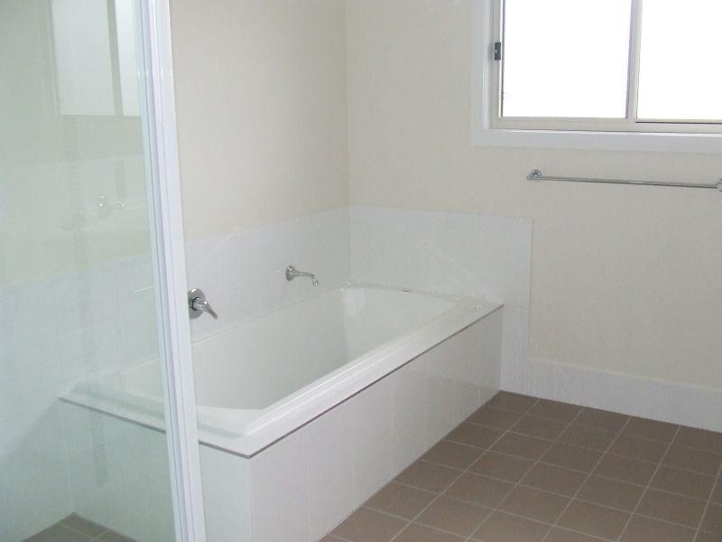 Unit 1 2 Bowlers Drive, Southside QLD 4570