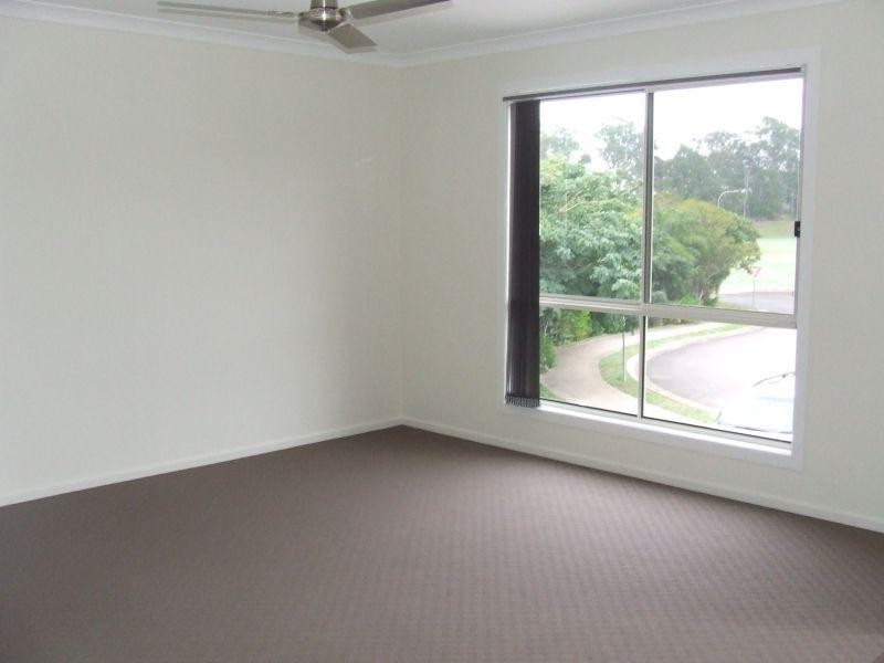 Unit 1 2 Bowlers Drive, Southside QLD 4570