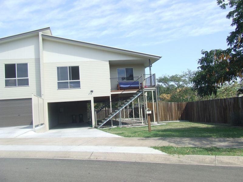 Unit 1 2 Bowlers Drive, Southside QLD 4570