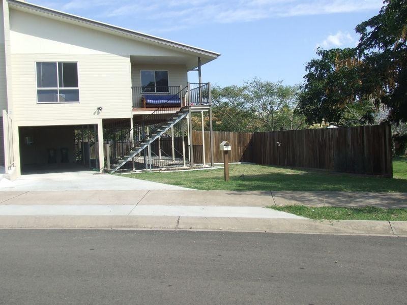 Unit 1 2 Bowlers Drive, Southside QLD 4570