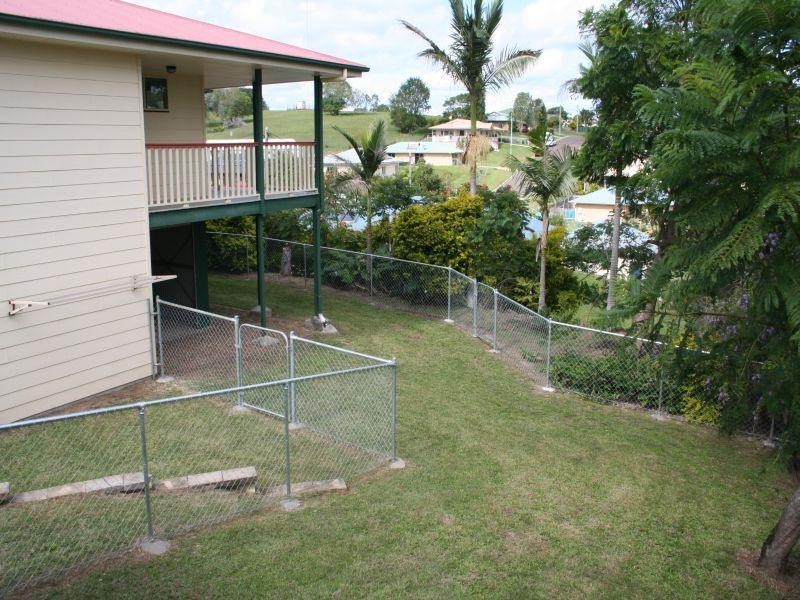 8 Serena  Court MONKLAND 4570, Monkland QLD 4570