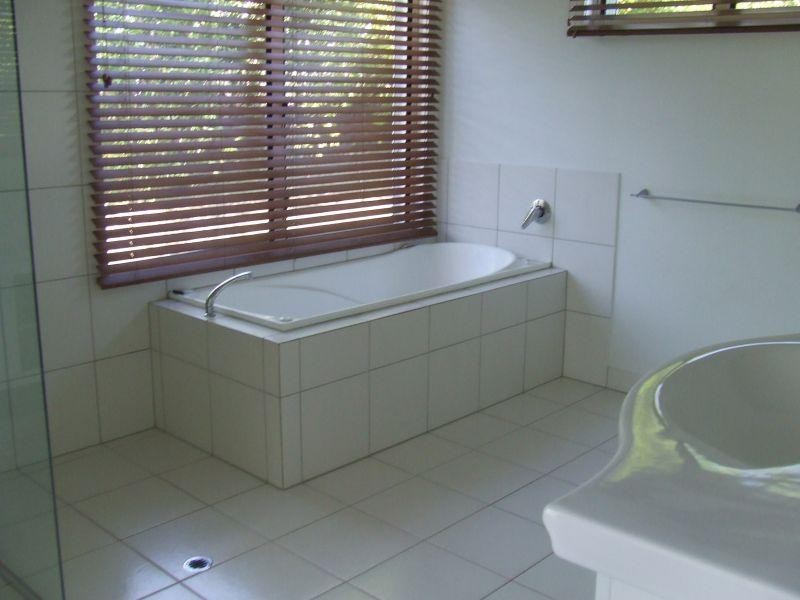 4 Highfield Rise, Pomona QLD 4568