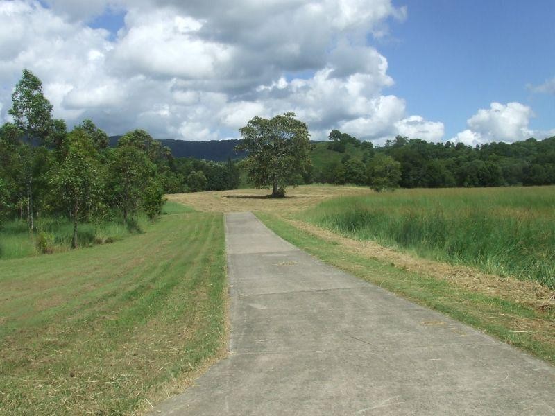 25 Leggetts Loop, Kin Kin QLD 4571