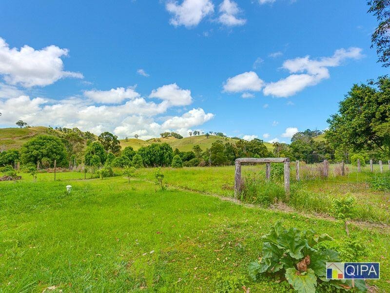 2 Leggetts  Loop, Kin Kin QLD 4571