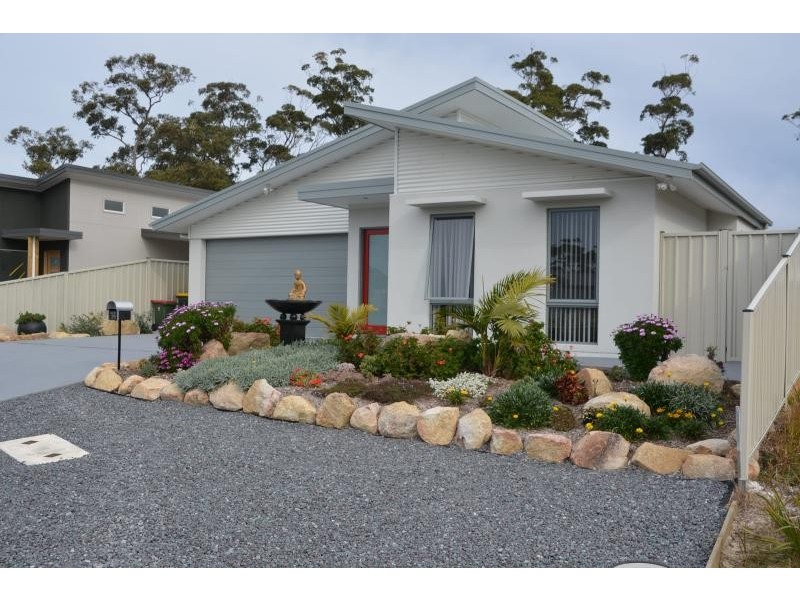 14 Griffith Run, Broulee NSW 2537