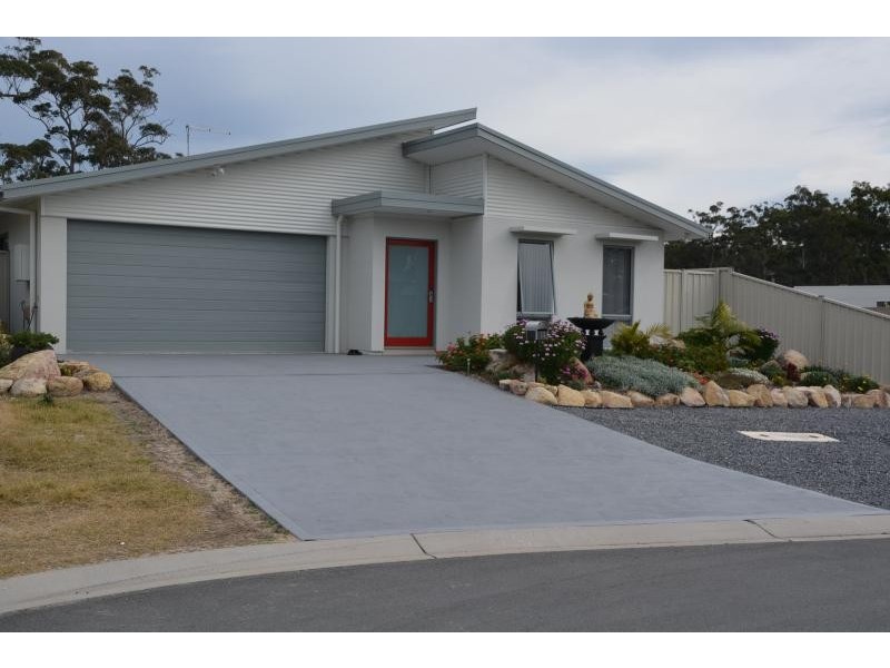 14 Griffith Run, Broulee NSW 2537