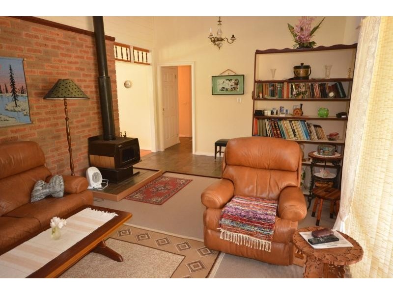 10 Kauzal Crescent, Surf Beach NSW 2536