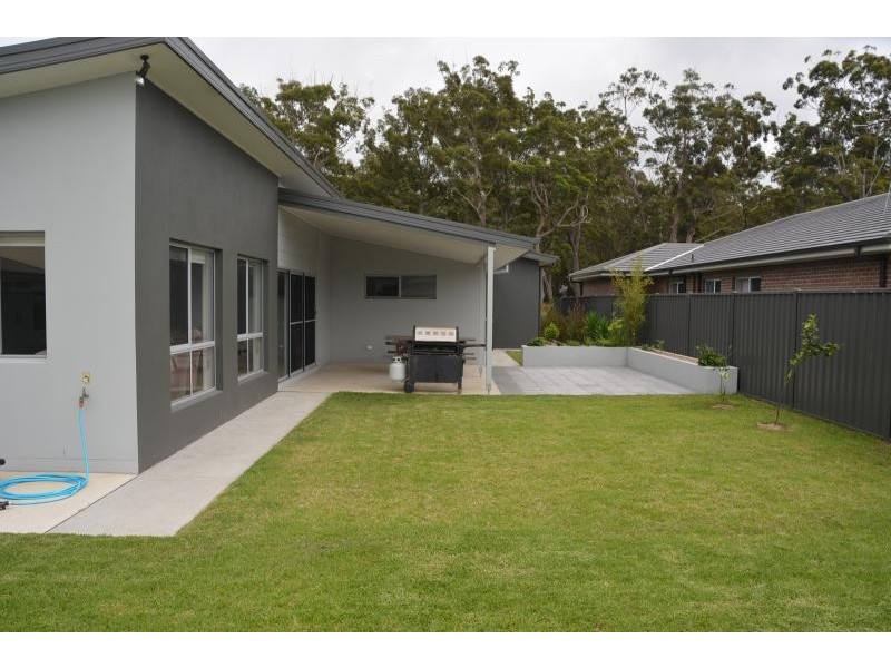 10 Gillan Grove, Broulee NSW 2537
