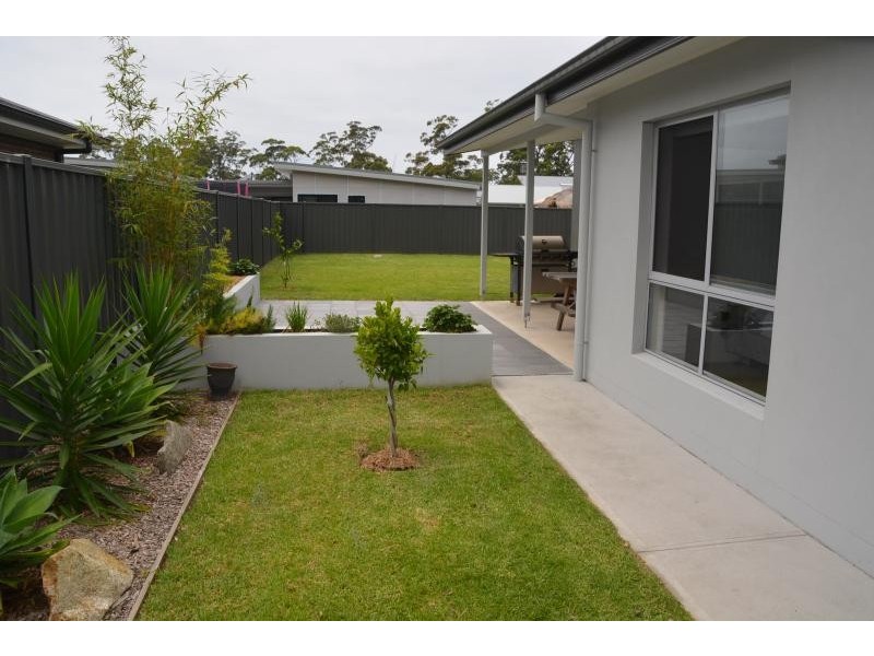 10 Gillan Grove, Broulee NSW 2537