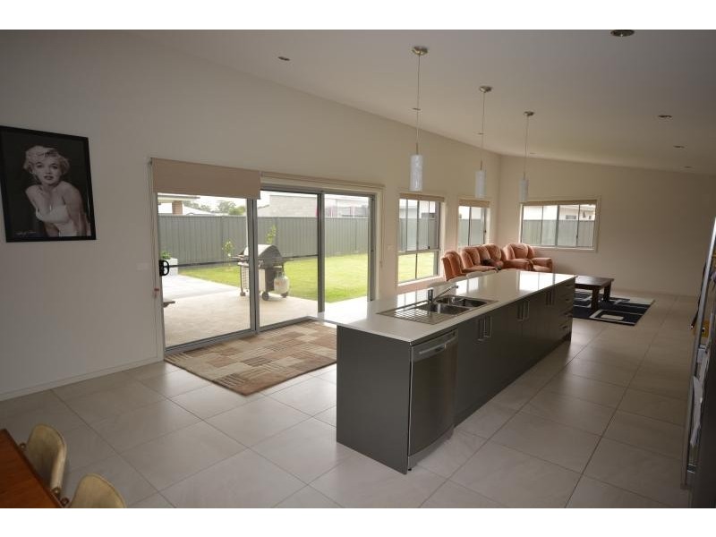 10 Gillan Grove, Broulee NSW 2537