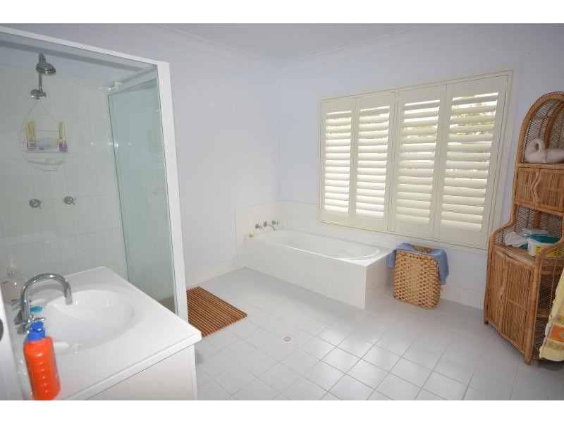 19 Coronation Drive, Broulee NSW 2537