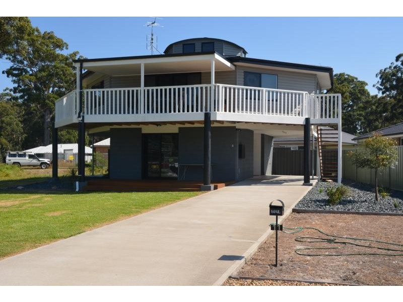 11 Martin  Place, Broulee NSW 2537