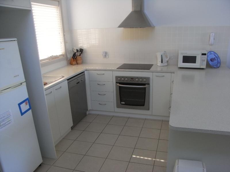 2/5 Coronation  Drive, Broulee NSW 2537