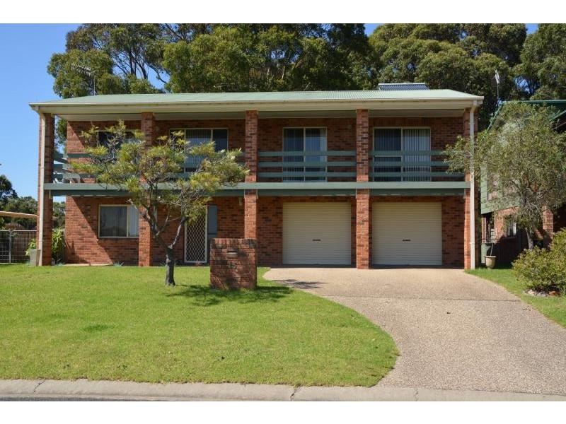 15 Dell  Parade, Moruya Heads NSW 2537