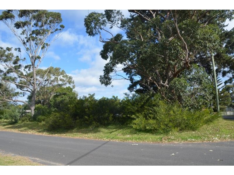 2 Clarke  Street, Broulee NSW 2537