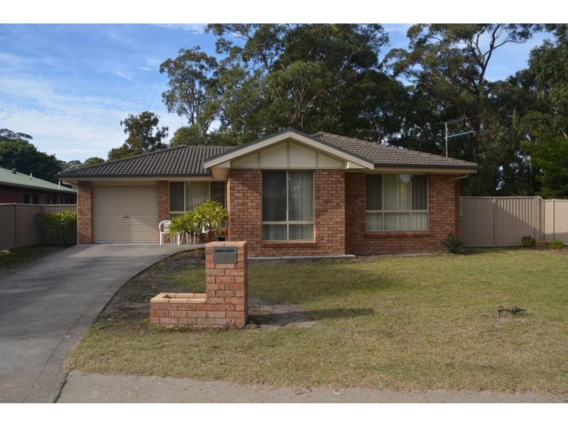 19 Cambridge  Crescent, Broulee NSW 2537