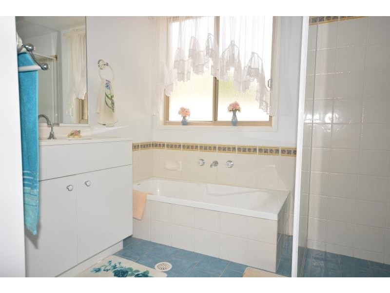 19 Cambridge  Crescent, Broulee NSW 2537