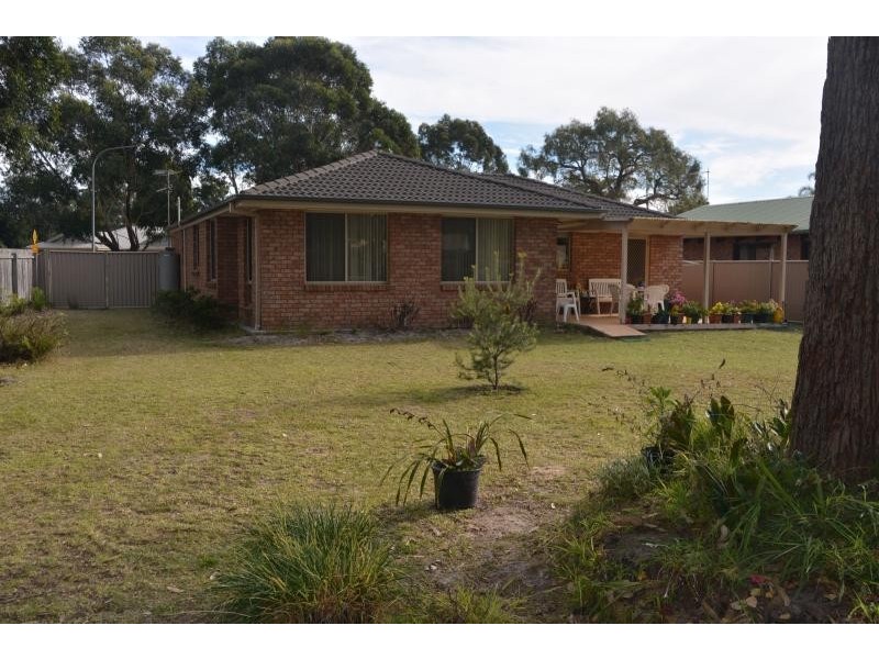 19 Cambridge  Crescent, Broulee NSW 2537