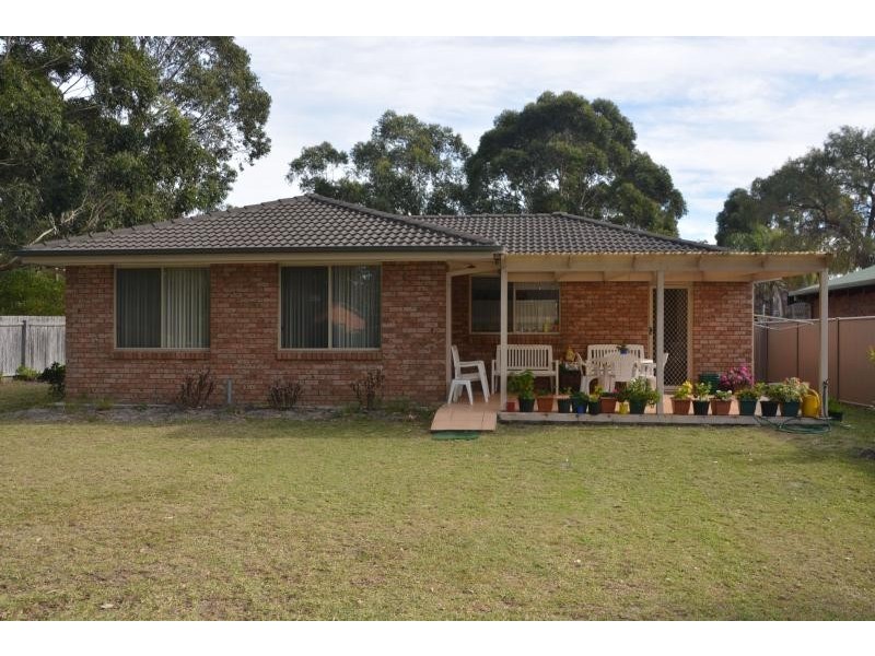 19 Cambridge  Crescent, Broulee NSW 2537