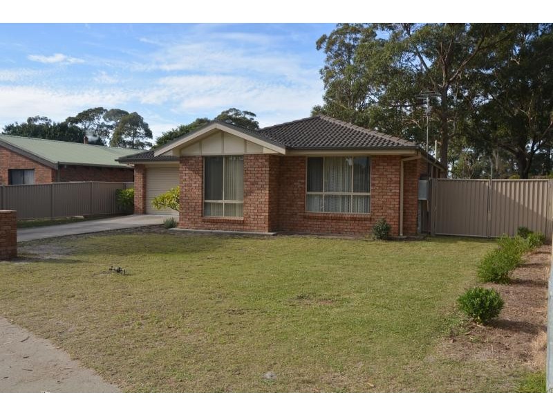 19 Cambridge  Crescent, Broulee NSW 2537