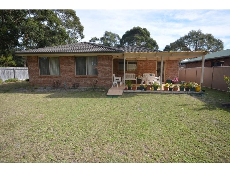 19 Cambridge  Crescent, Broulee NSW 2537