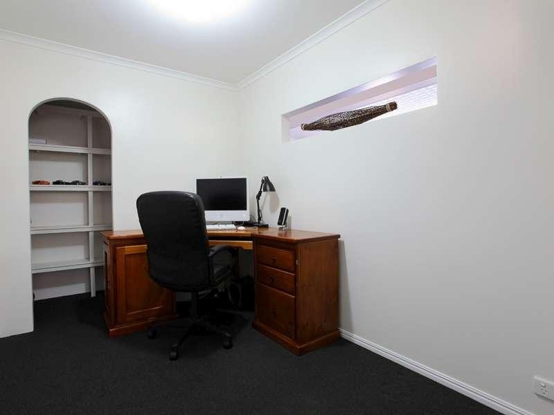 16 Saunders Street, Point Vernon QLD 4655