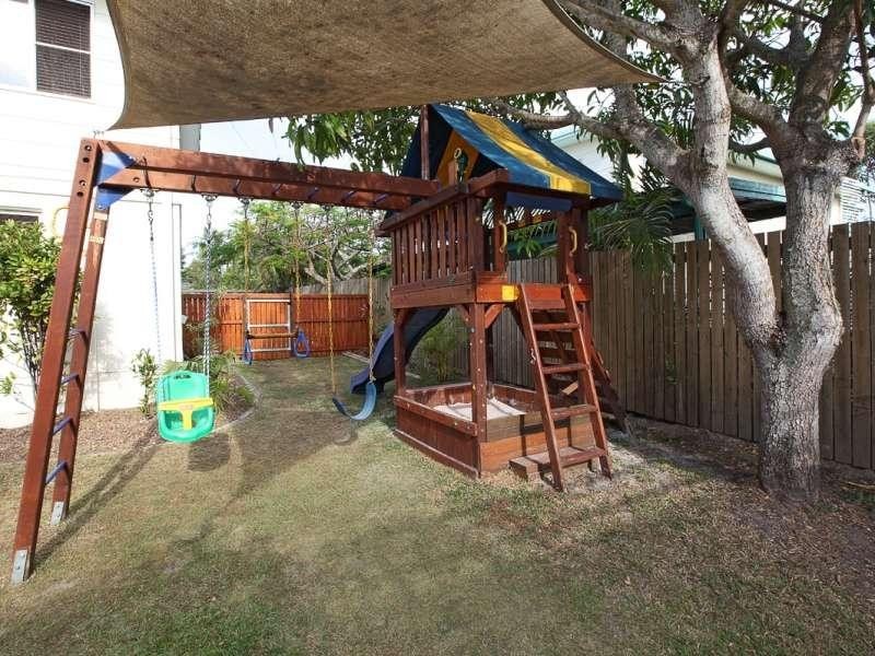 16 Saunders Street, Point Vernon QLD 4655