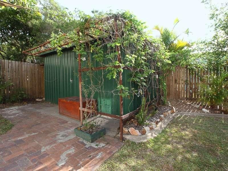 16 Saunders Street, Point Vernon QLD 4655