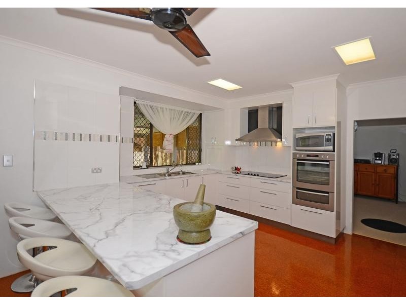 11 Carlton Street, Point Vernon QLD 4655