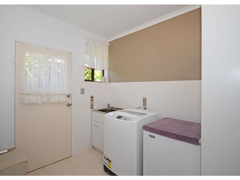 11 Carlton Street, Point Vernon QLD 4655