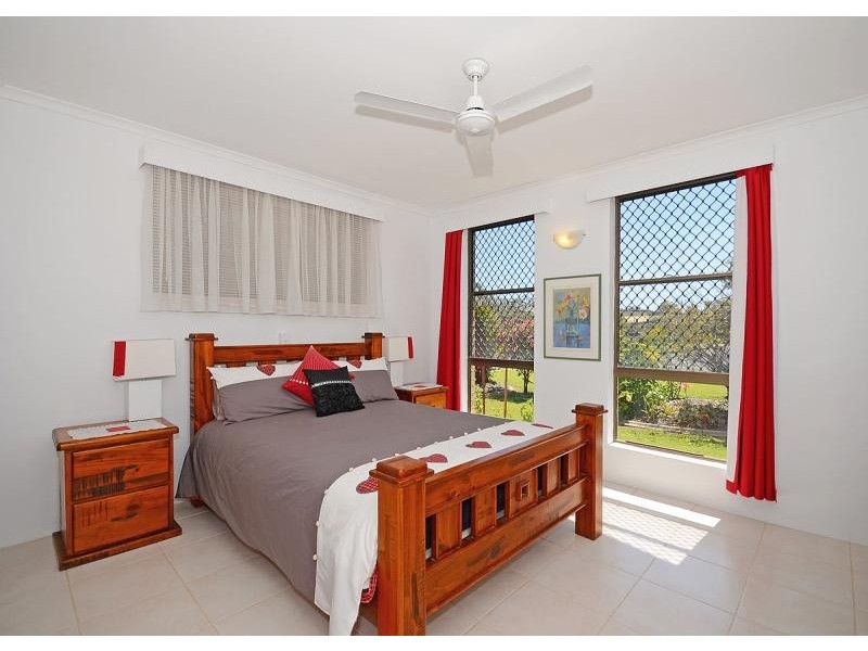 11 Carlton Street, Point Vernon QLD 4655