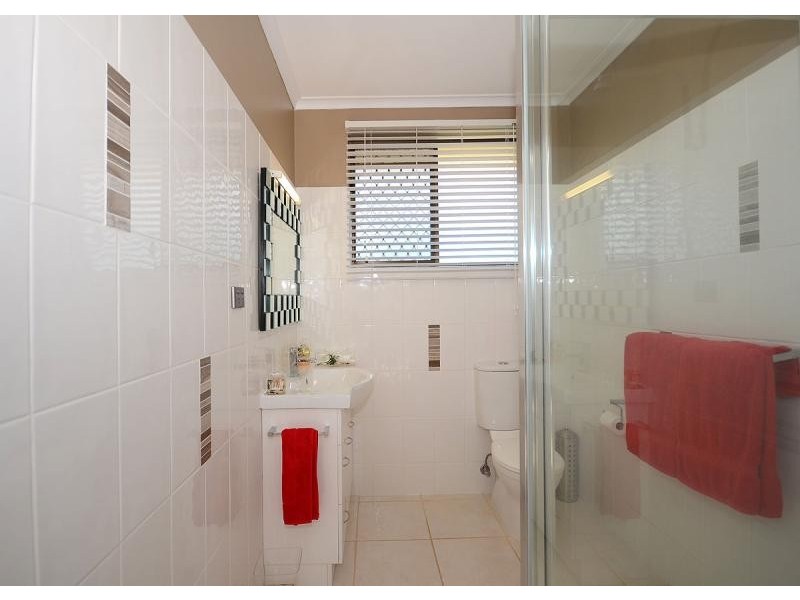 11 Carlton Street, Point Vernon QLD 4655