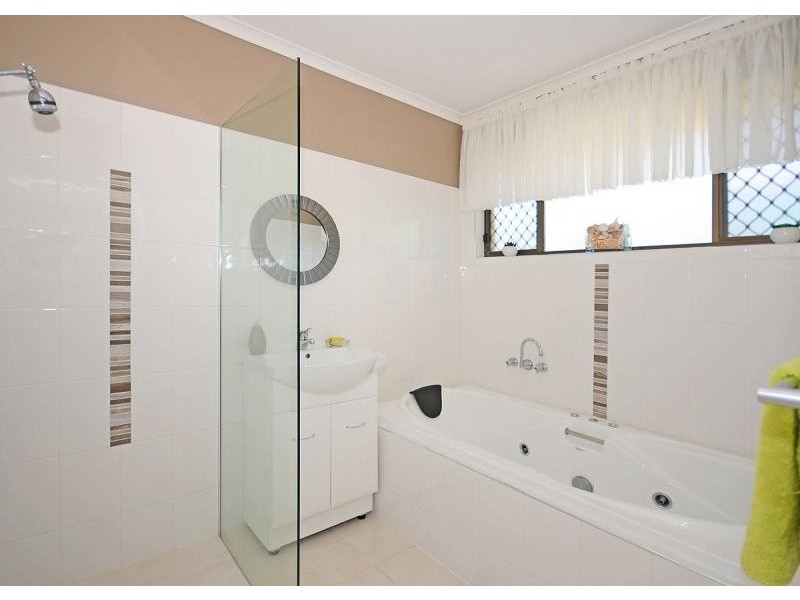 11 Carlton Street, Point Vernon QLD 4655