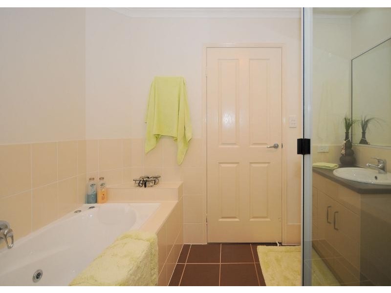 2, 12 Kirton  Road, Point Vernon QLD 4655