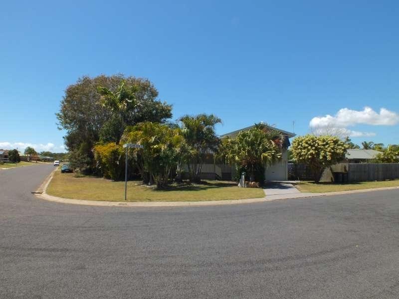 1 Sealink Drive, Point Vernon QLD 4655