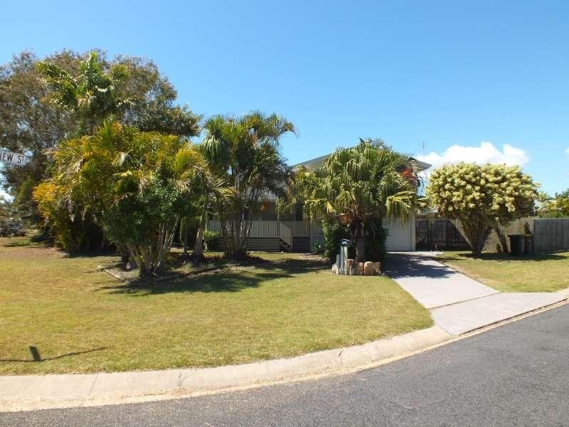 1 Sealink Drive, Point Vernon QLD 4655