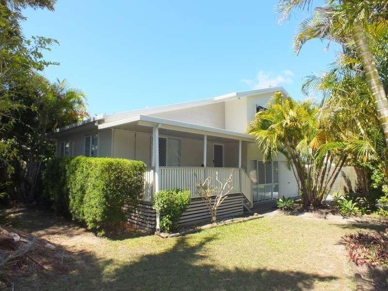1 Sealink Drive, Point Vernon QLD 4655