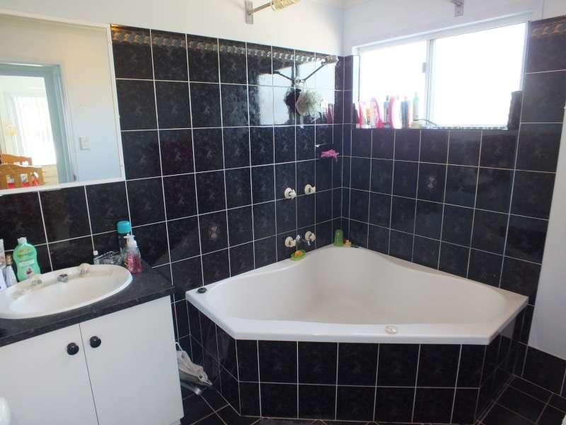 1 Sealink Drive, Point Vernon QLD 4655