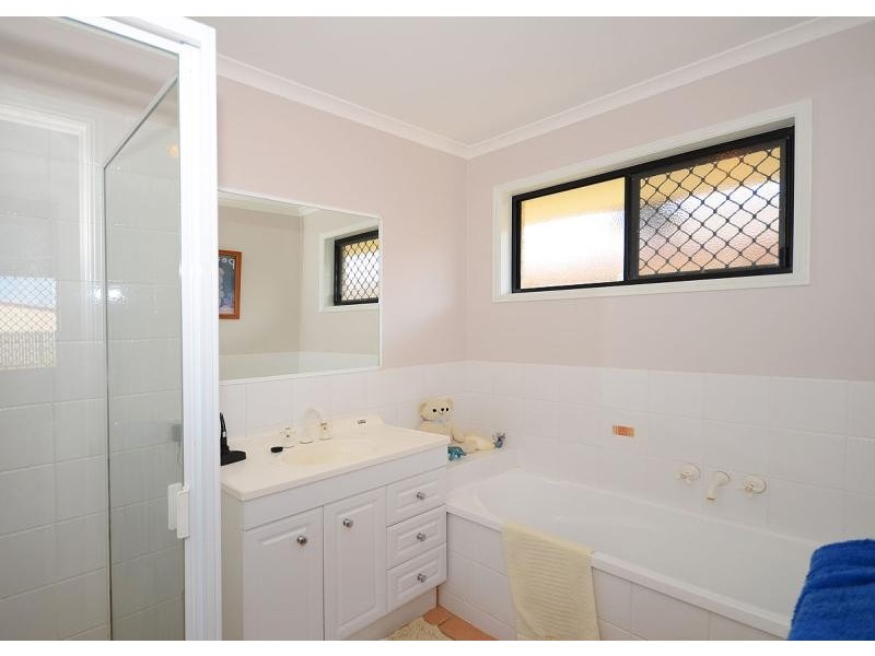 22 Archer Drive, Point Vernon QLD 4655