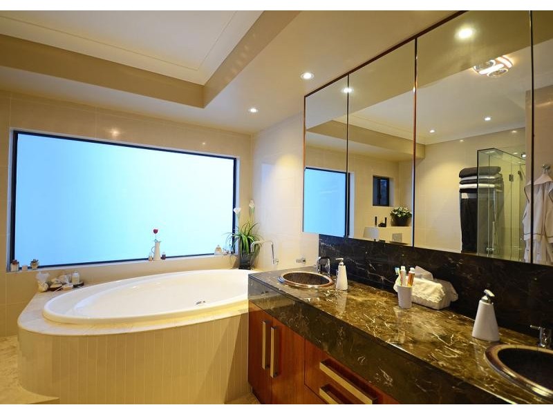 189 – 190 Charlton Esplanade, Point Vernon QLD 4655