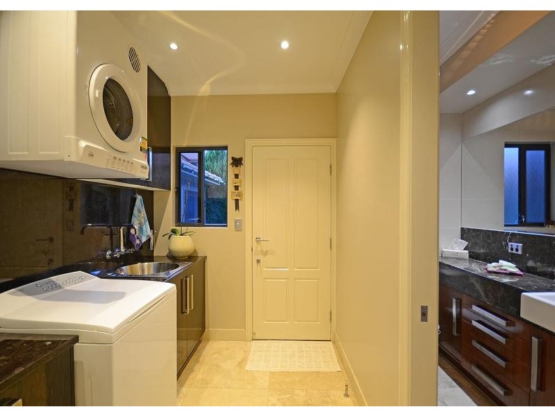 189 – 190 Charlton Esplanade, Point Vernon QLD 4655