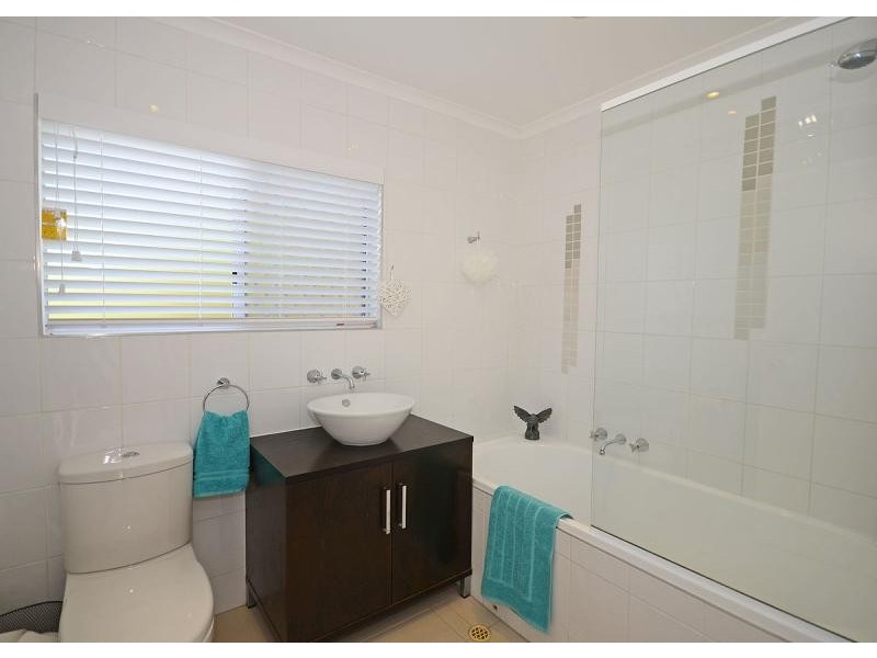 12 Carlton Street, Point Vernon QLD 4655