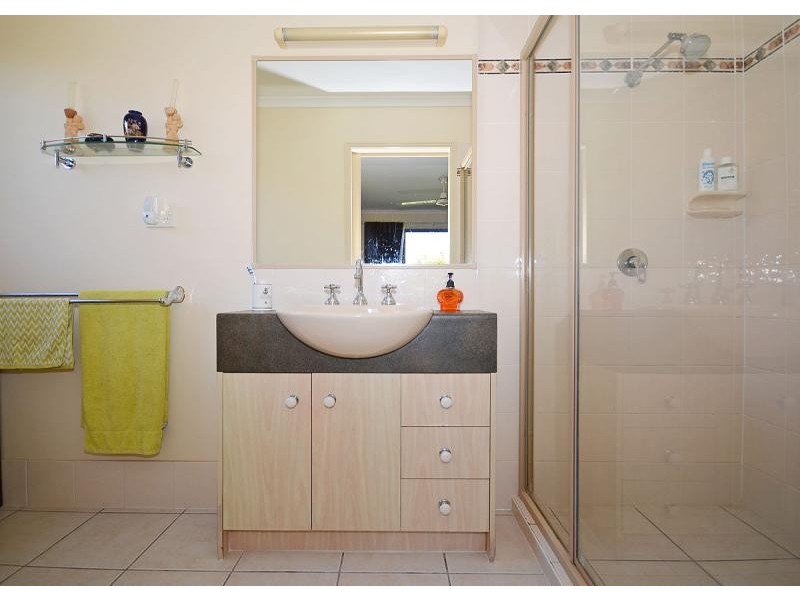 24 Hyperno Road, Point Vernon QLD 4655