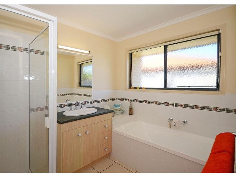 24 Hyperno Road, Point Vernon QLD 4655