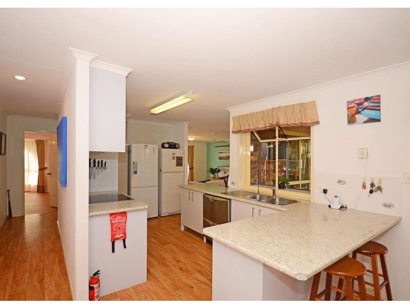 22 Oceanview Street, Point Vernon QLD 4655