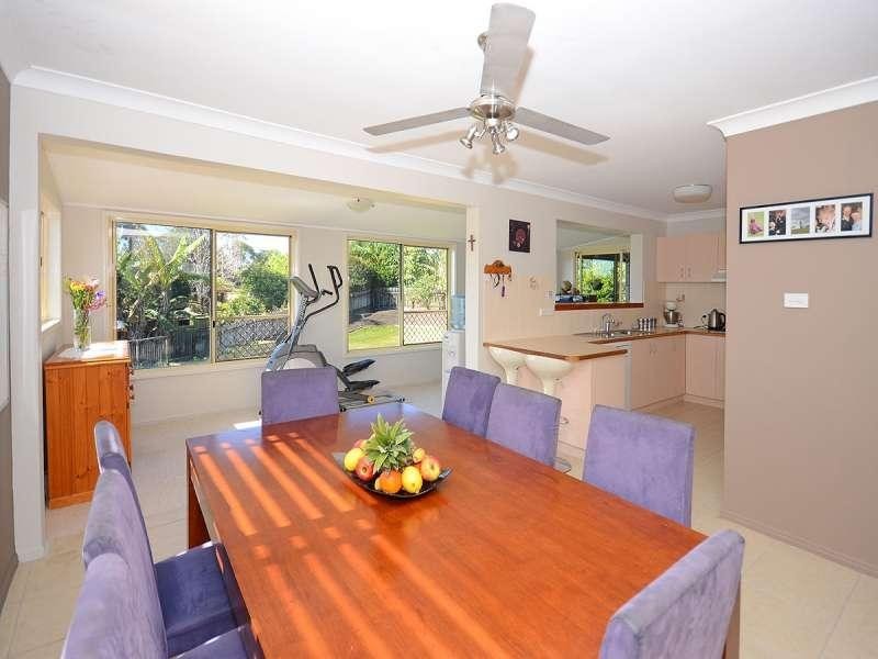 12 Crawford Drive DUNDOWRAN 4655, Dundowran QLD 4655