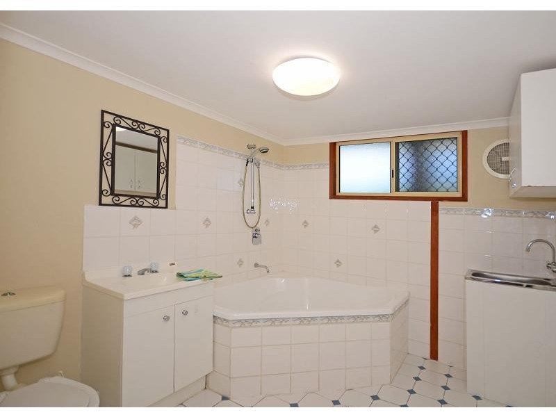 171 Kingfisher  Parade, Toogoom QLD 4655