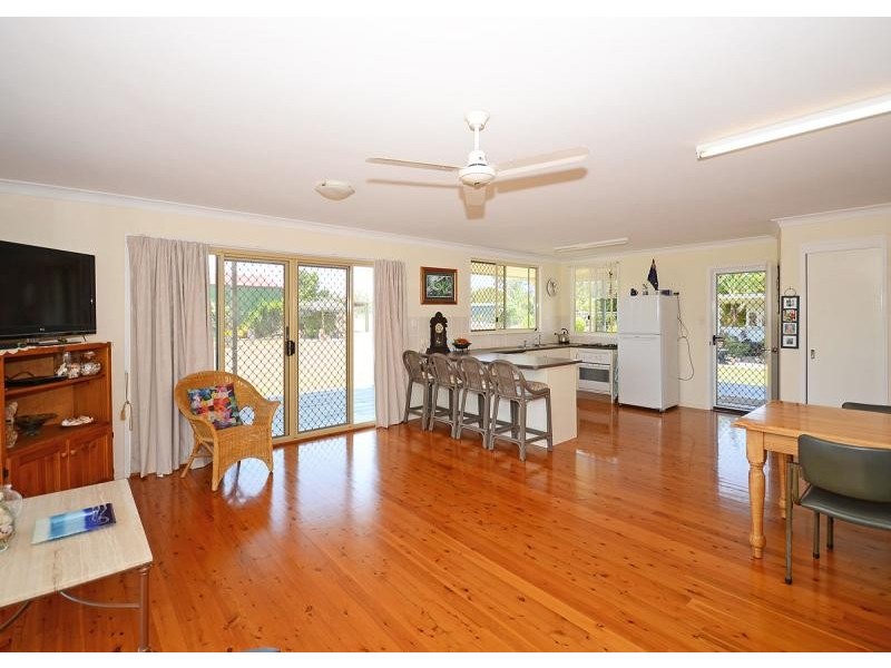 98 Green Acres Road, Dundowran QLD 4655