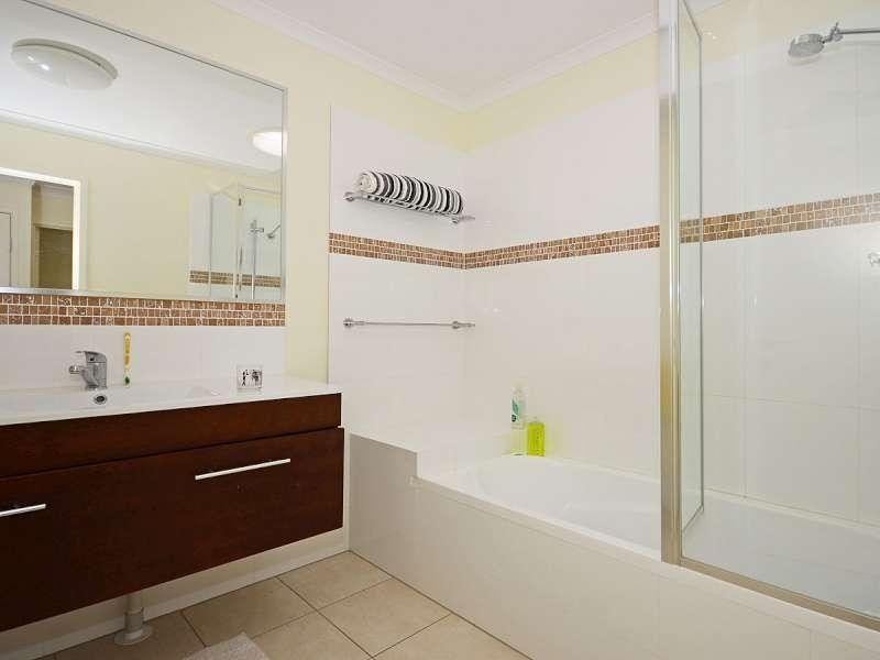 20/654 Charlton  Esplanade, Urangan QLD 4655